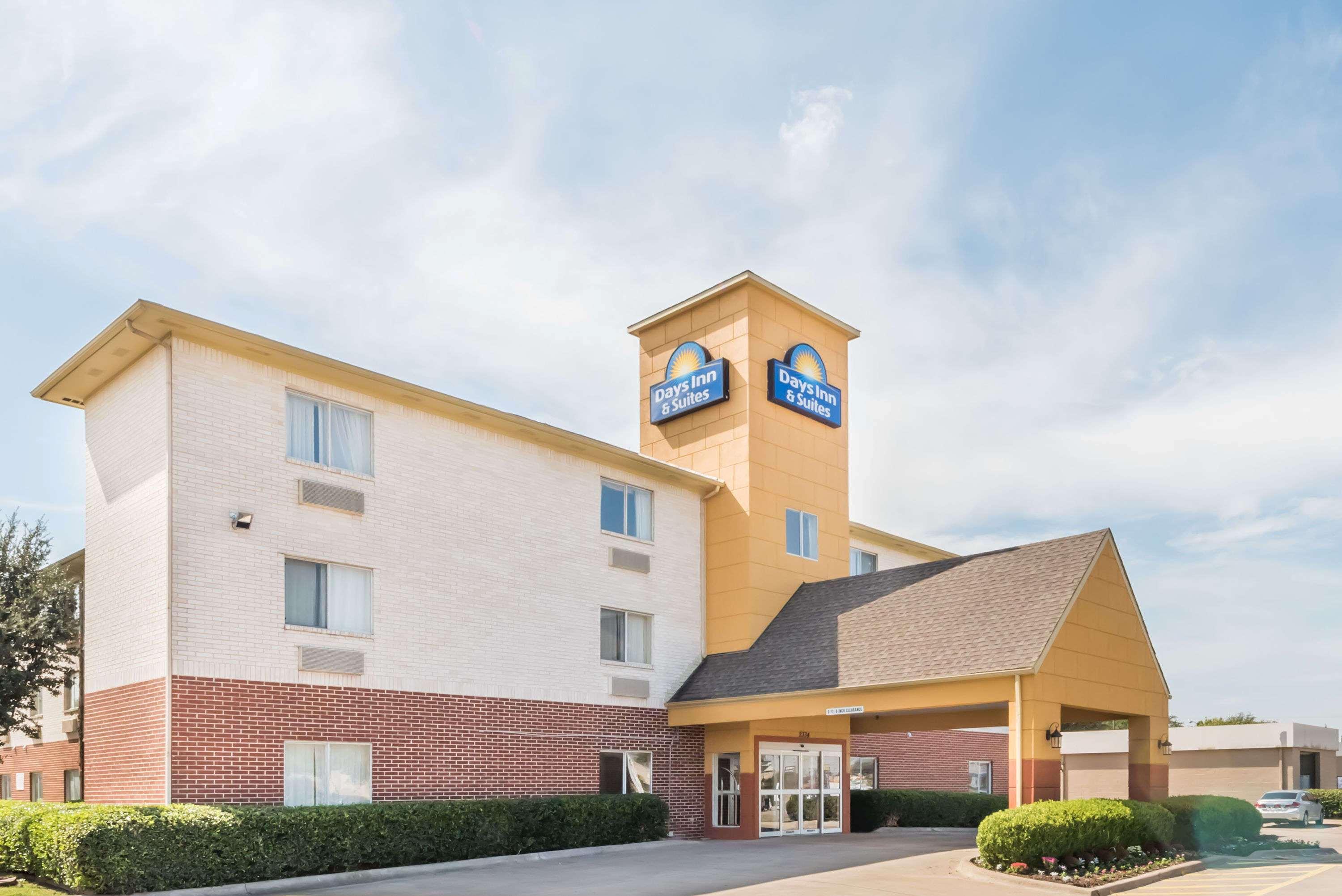 Days Inn & Suites By Wyndham Dallas Bagian luar foto